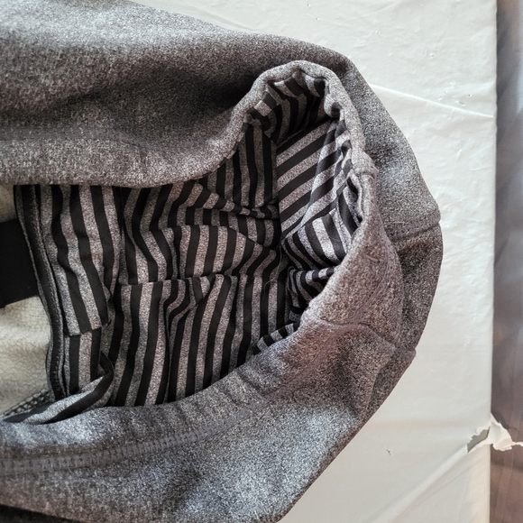 Reebok Kids  Gray Hoodie Sweater, Size Large - Picture 5 of 5